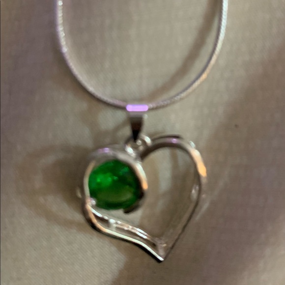 Emerald heart silver charm on silver 18” chain. - Picture 2 of 5